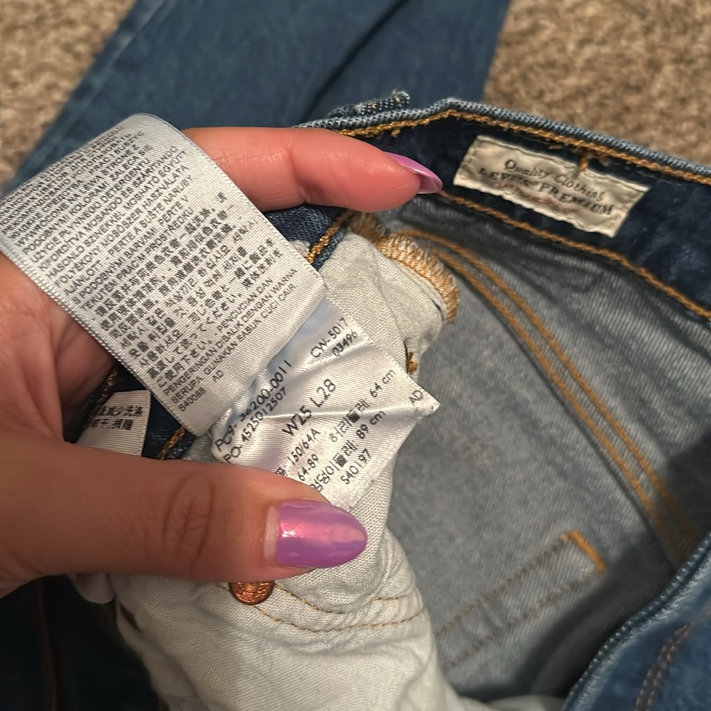 Levis - Picture 5 of 8